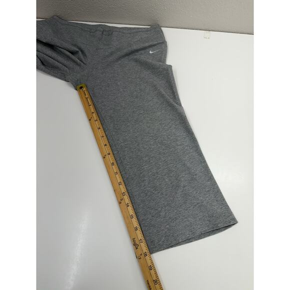 Nike Womens Capris Size Small Gray Nike Sports Short Dry Fit - Picture 9 of 10